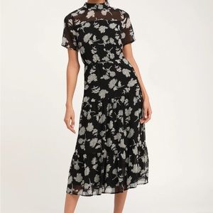 Lulu’s black floral dress